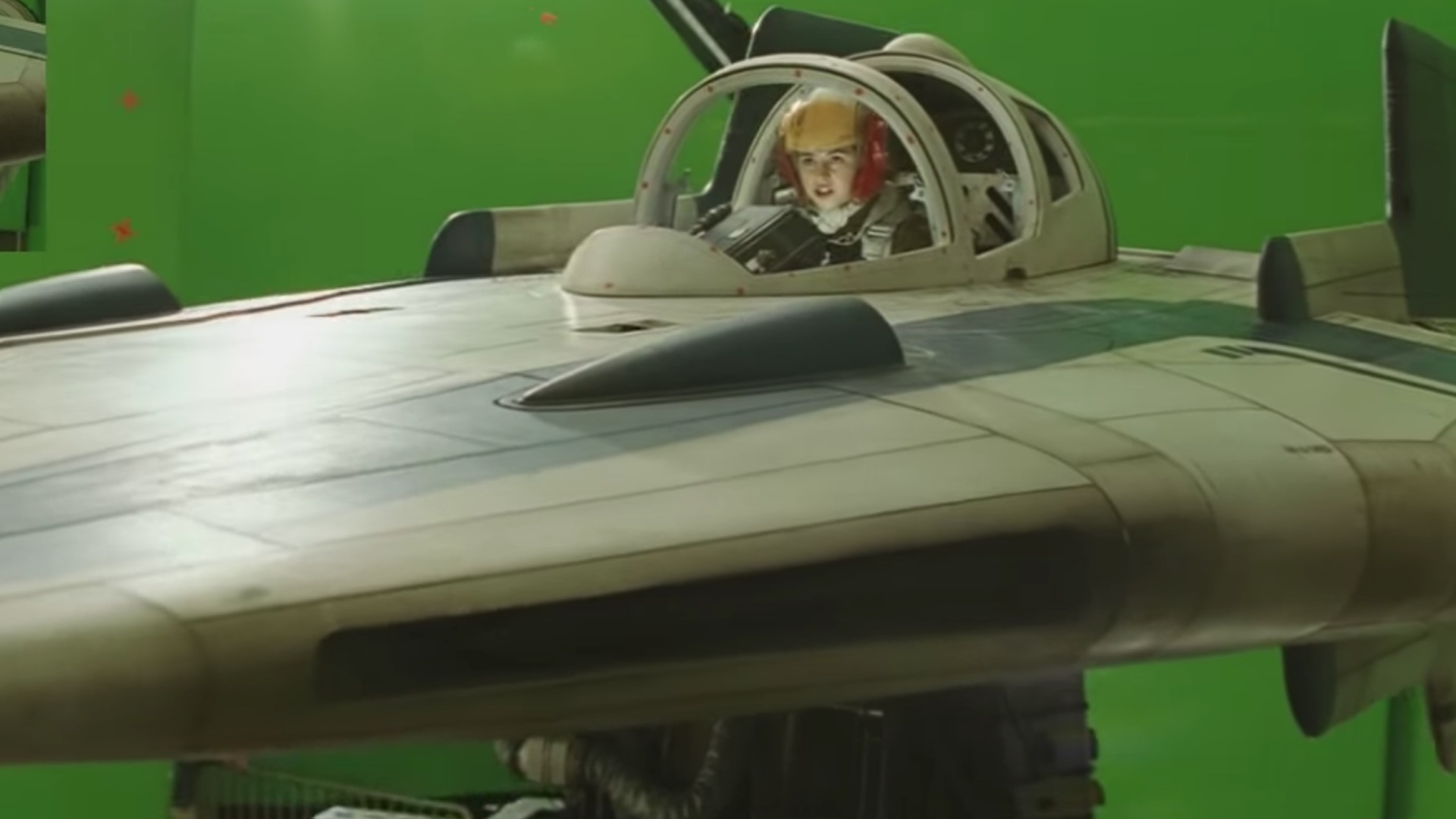 watch-a-visual-effects-breakdown-of-the-bombing-run-in-star-war-the-last-jedi-social.jpg