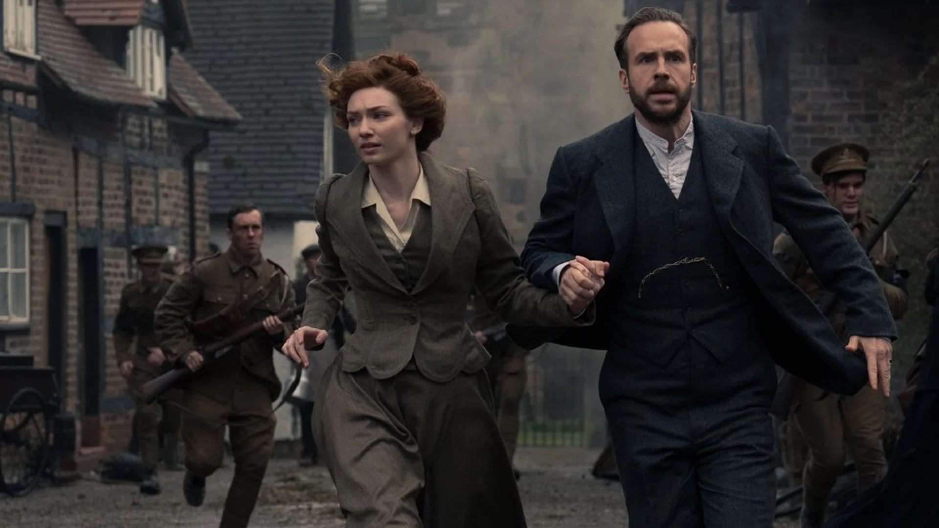 first-look-at-bbcs-series-adaptation-of-hg-wells-war-of-the-worlds-social.jpg