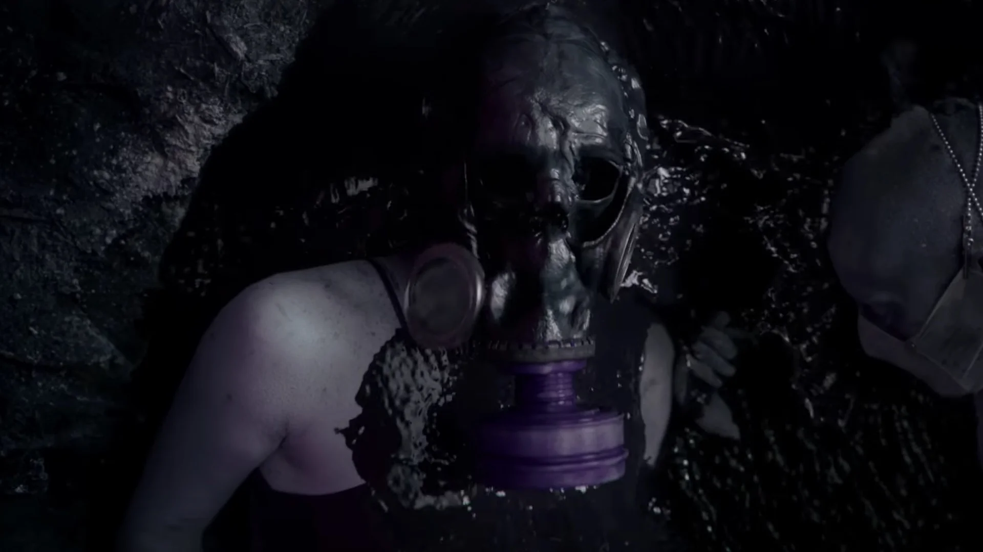 first-disturbing-promo-spot-for-american-horror-story-apocalypse-social.jpg
