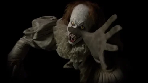 New Set Photo From IT: CHAPTER 2 Features Pennywise The Clown Being ...