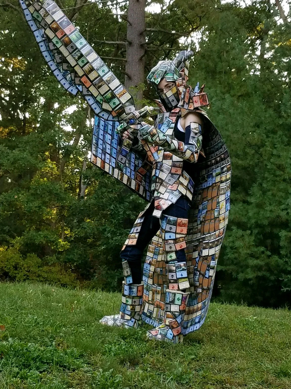 creative-geek-makes-magic-the-gathering-armor-out-of-magic-the-gathering-cards1.jpg