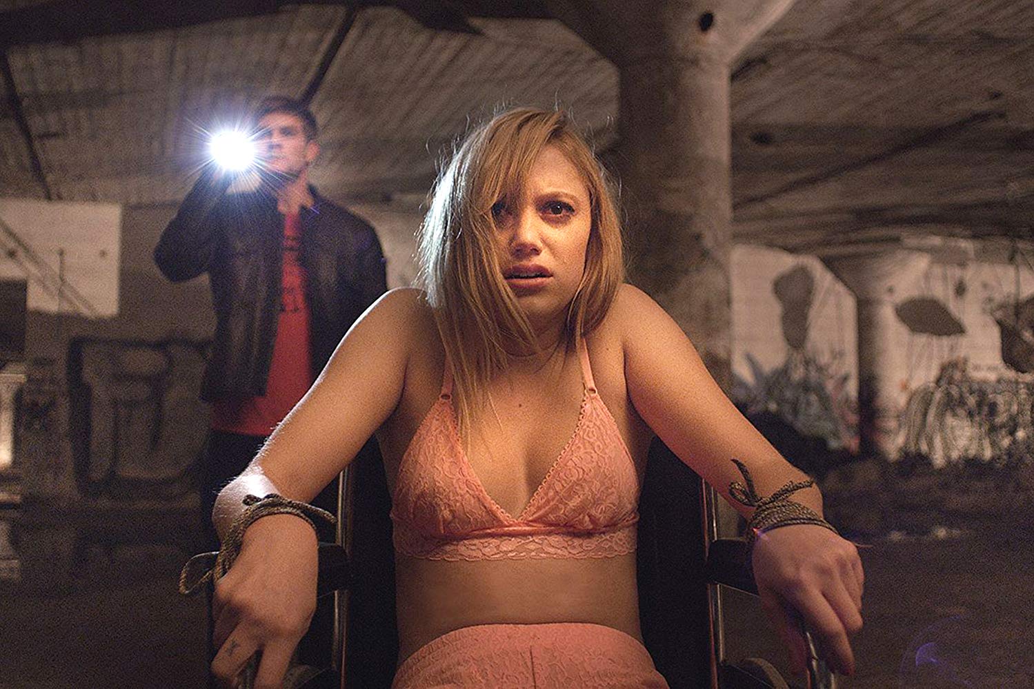 The Ending of The Horror Film IT FOLLOWS Explained by Directortt 