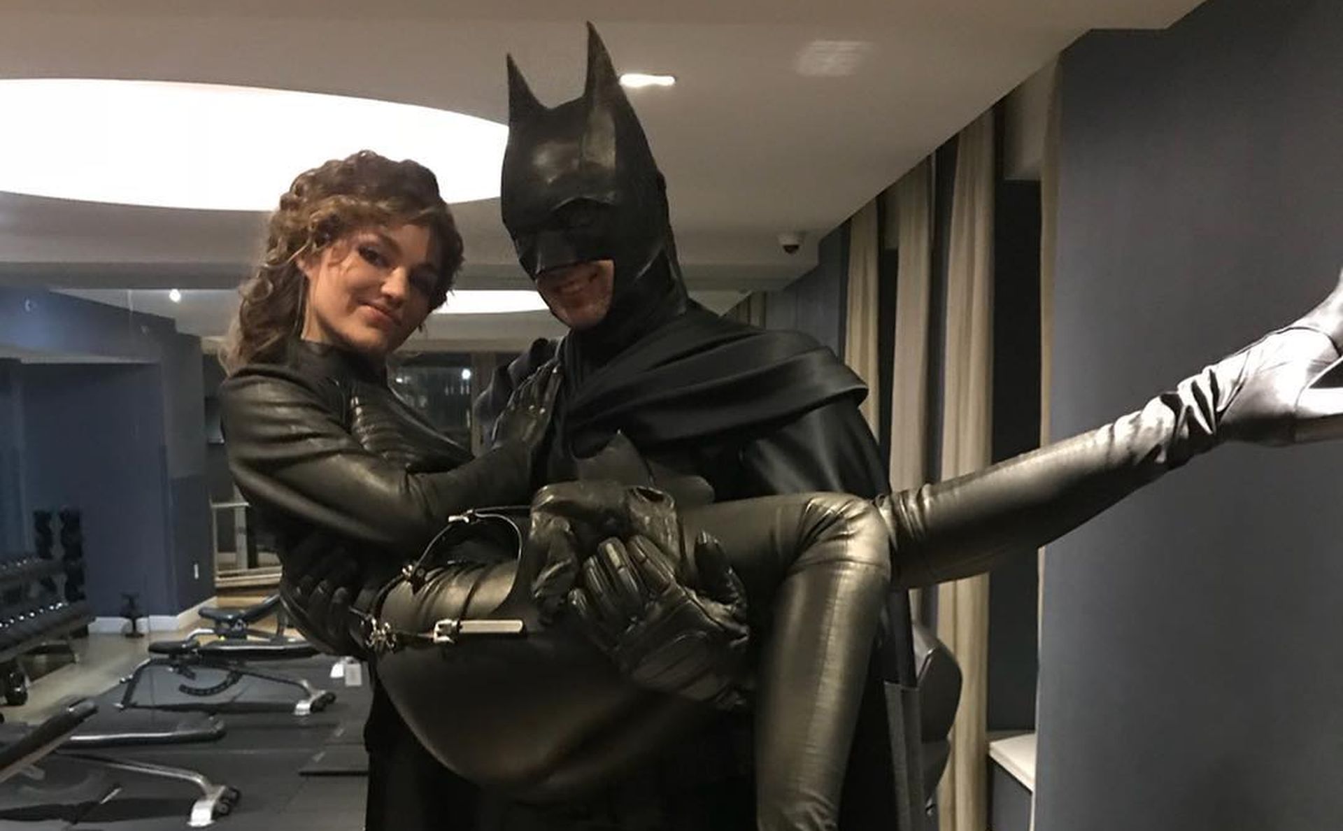 Catwoman Actress Lili Simmons Shares Slightly Better Look at GOTHAM's Batman  — GeekTyrant