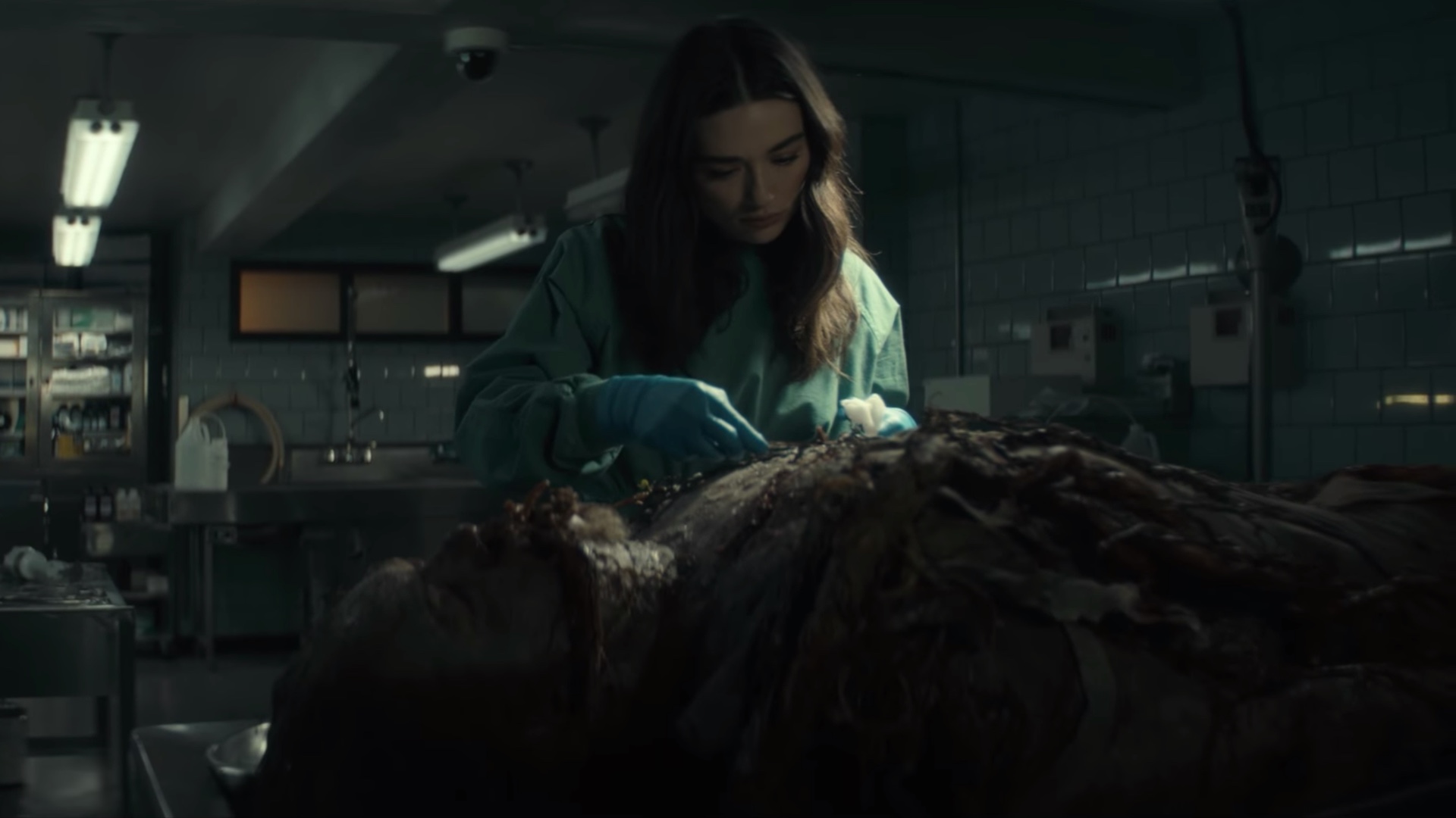 the-swamp-is-slashing-out-of-anger-in-intense-new-trailer-for-dcs-swamp-thing-social.jpg