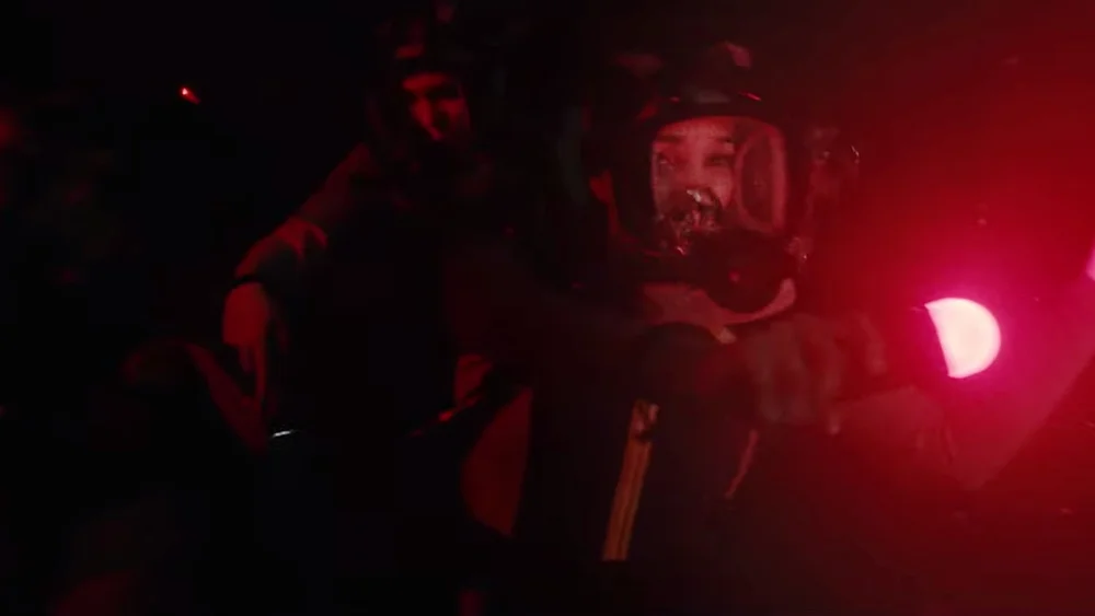 sharks-attack-a-group-of-underwater-explorers-in-first-trailer-for-47-meters-down-uncaged-social.jpg
