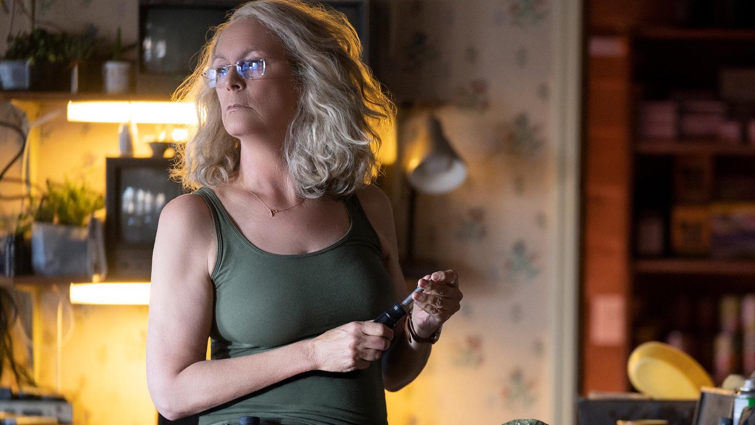 Jamie Lee Curtis' Involvement With The HALLOWEEN Sequel Teased in Phot...