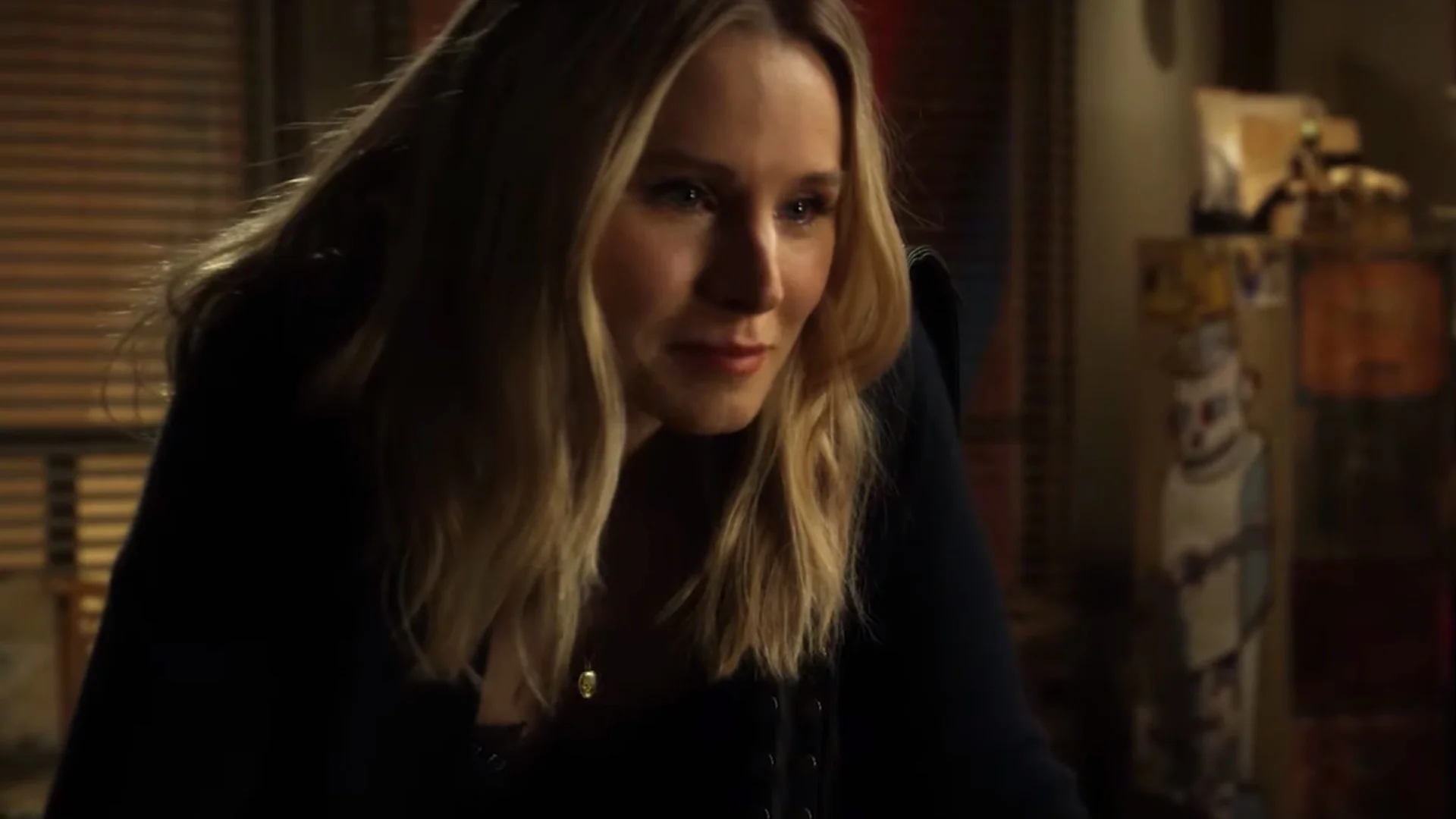 veronica-is-hunting-down-a-serial-bomber-in-new-trailer-for-veronica-mars-season-4-social.jpg