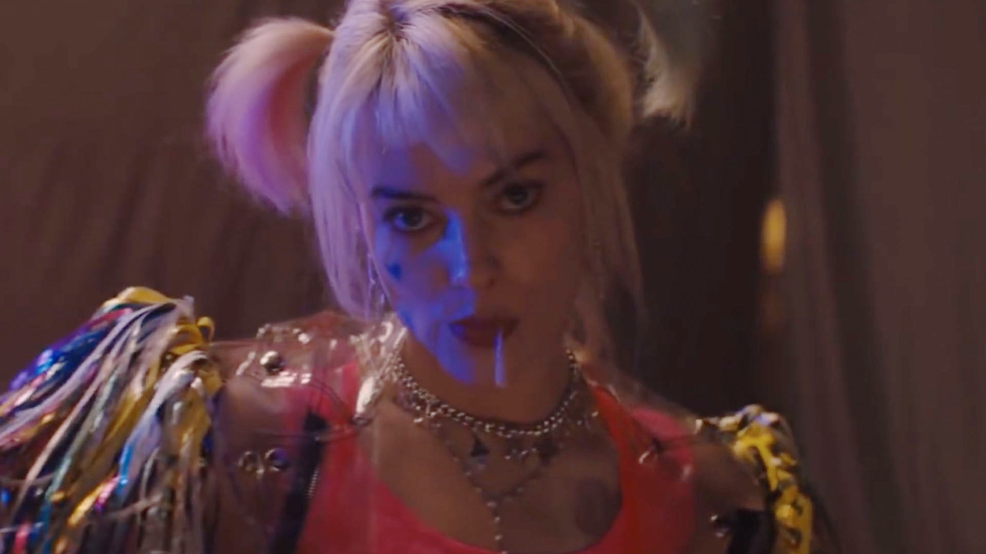 New BIRDS OF PREY Photo of Margot Robbie as Harley Quinn; Is This 