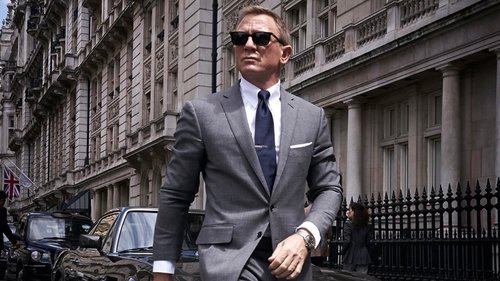 First Official Photo Shared of Daniel Craig as James Bond in BOND 25 ...