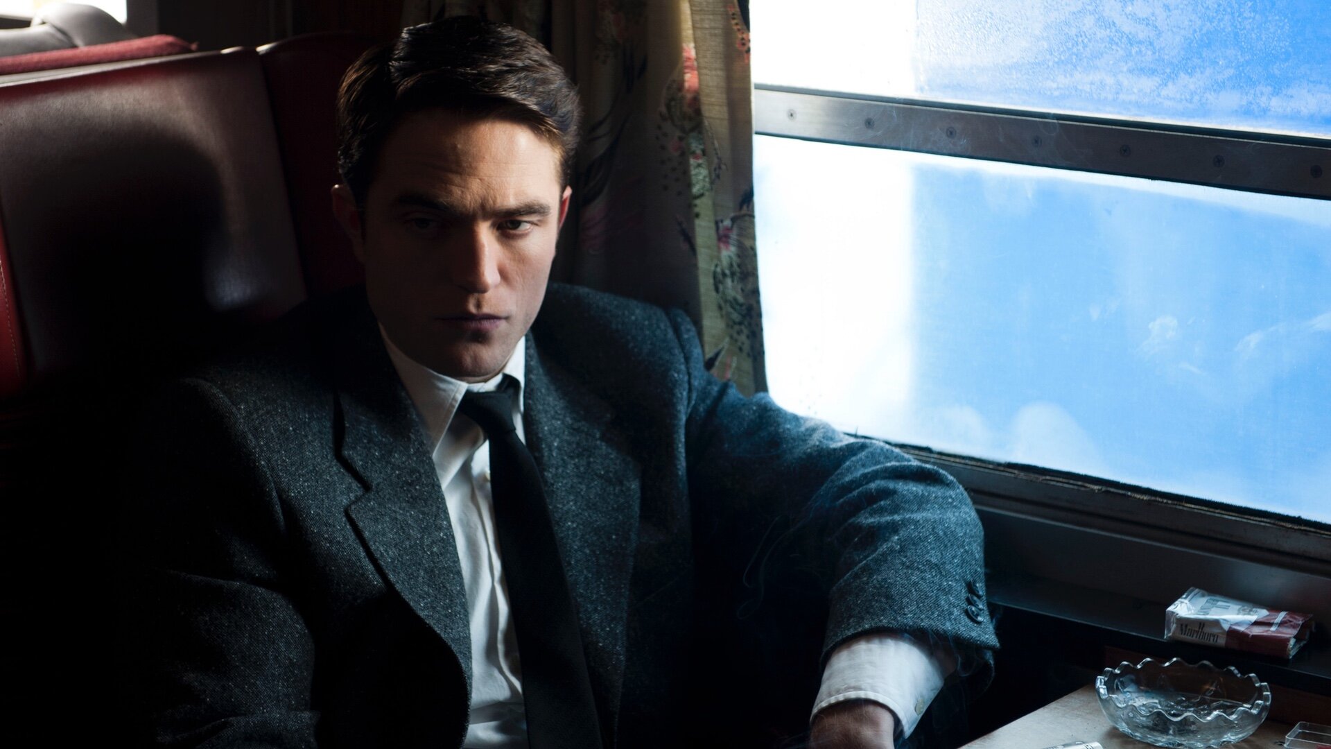 Robert Pattinson on Willem Dafoe Inspiring His Batman Voice, Being Frightening, and Zoë Kravitz's Catwoman — GeekTyrant Robert Pattinson on Willem Dafoe Inspiring His Batman Voice, Being Frightening, and Zoë Kravitz's Catwoman — GeekTyrant