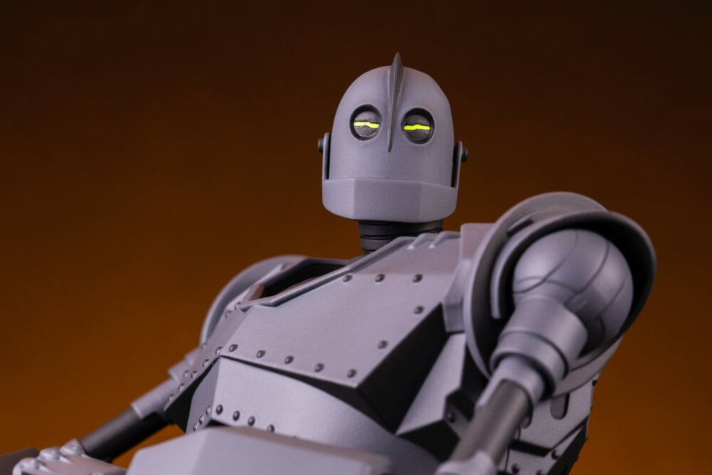 irongiant-mondomecha-squint.jpg