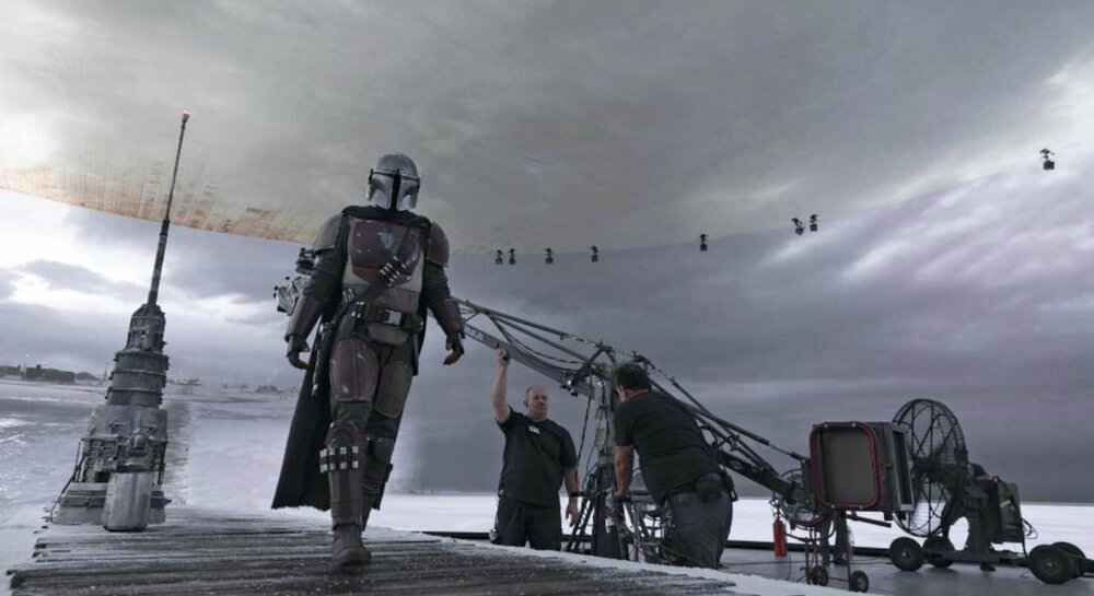 awesome-set-photos-from-the-mandalorian-shows-off-how-the-new-stagecraft-filmmaking-tech-is-utilized2.jpg