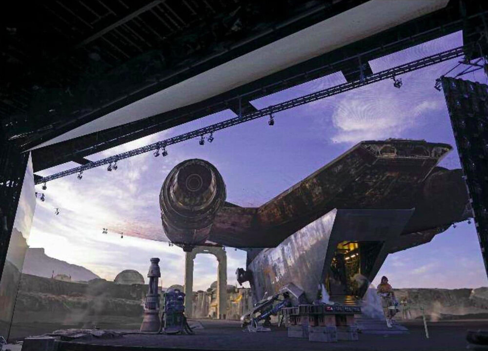 awesome-set-photos-from-the-mandalorian-shows-off-how-the-new-stagecraft-filmmaking-tech-is-utilized4.jpg