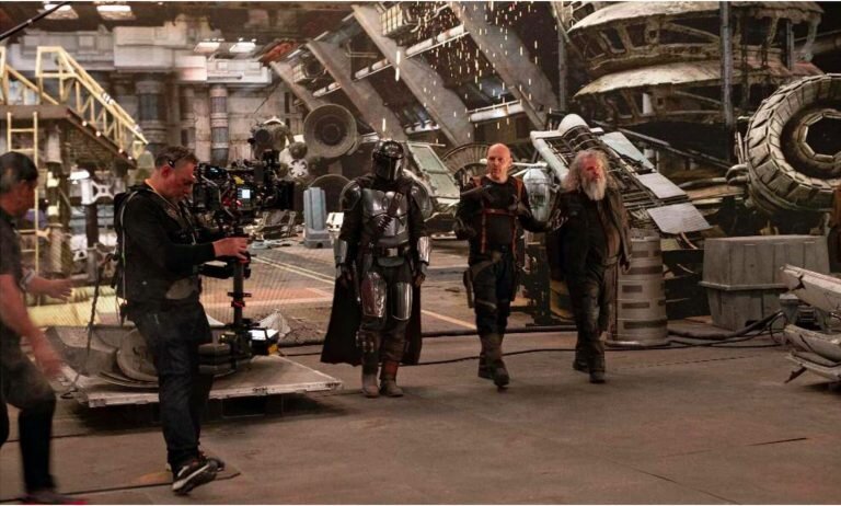 awesome-set-photos-from-the-mandalorian-shows-off-how-the-new-stagecraft-filmmaking-tech-is-utilized7.jpg