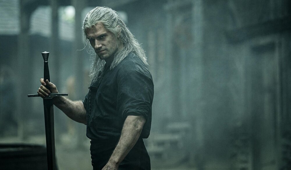 Henry Cavill Talks About The Swords THE WITCHER and Explains Everything