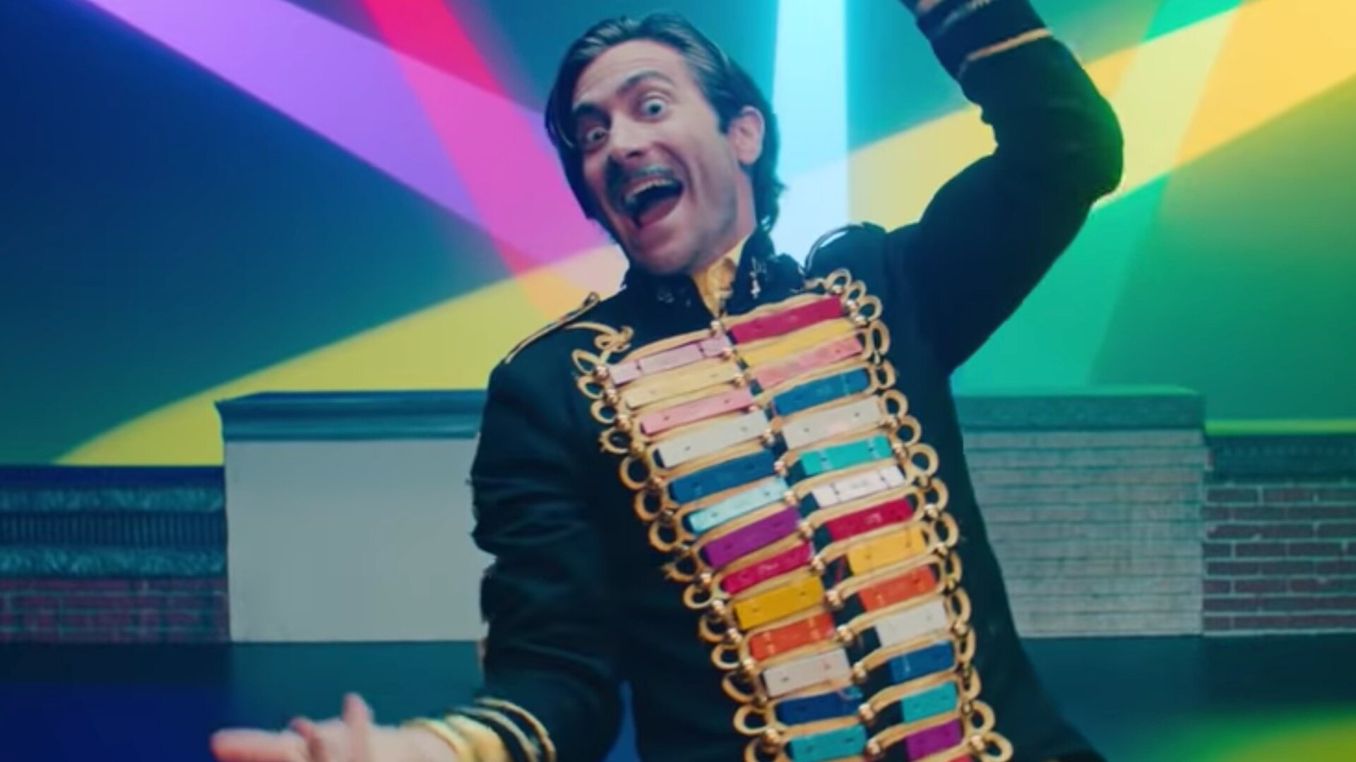 Høflig Lår Beskrivende Jake Gyllenhaal Goes Completely Bonkers as Mr. Music in This Funny Video  From JOHN MULANEY & THE SACK LUNCH BUNCH — GeekTyrant