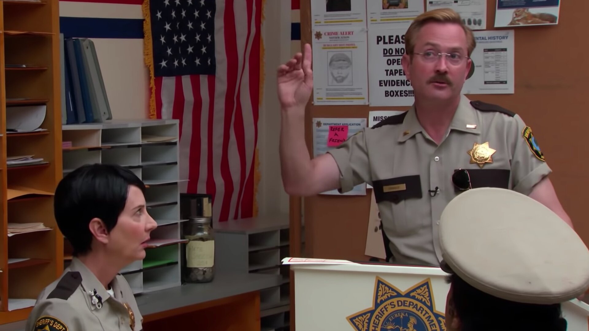 Reno 911!: Quibi divulga 1º vídeo do revival da série de comédia