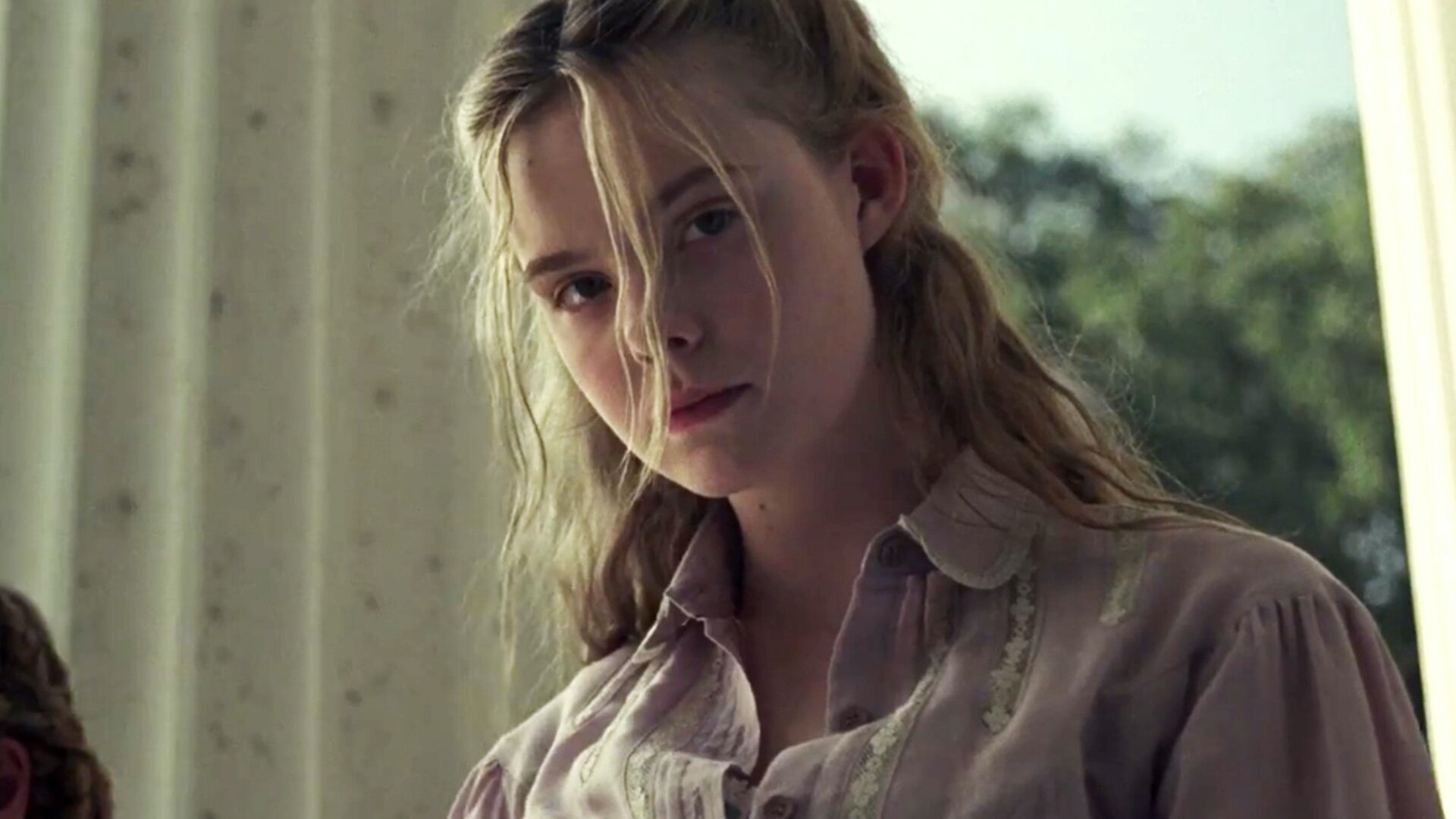 elle-fanning-to-star-in-a-new-hulu-series-the-girl-from-plainville-about-a-texting-suicide-case-social.jpg