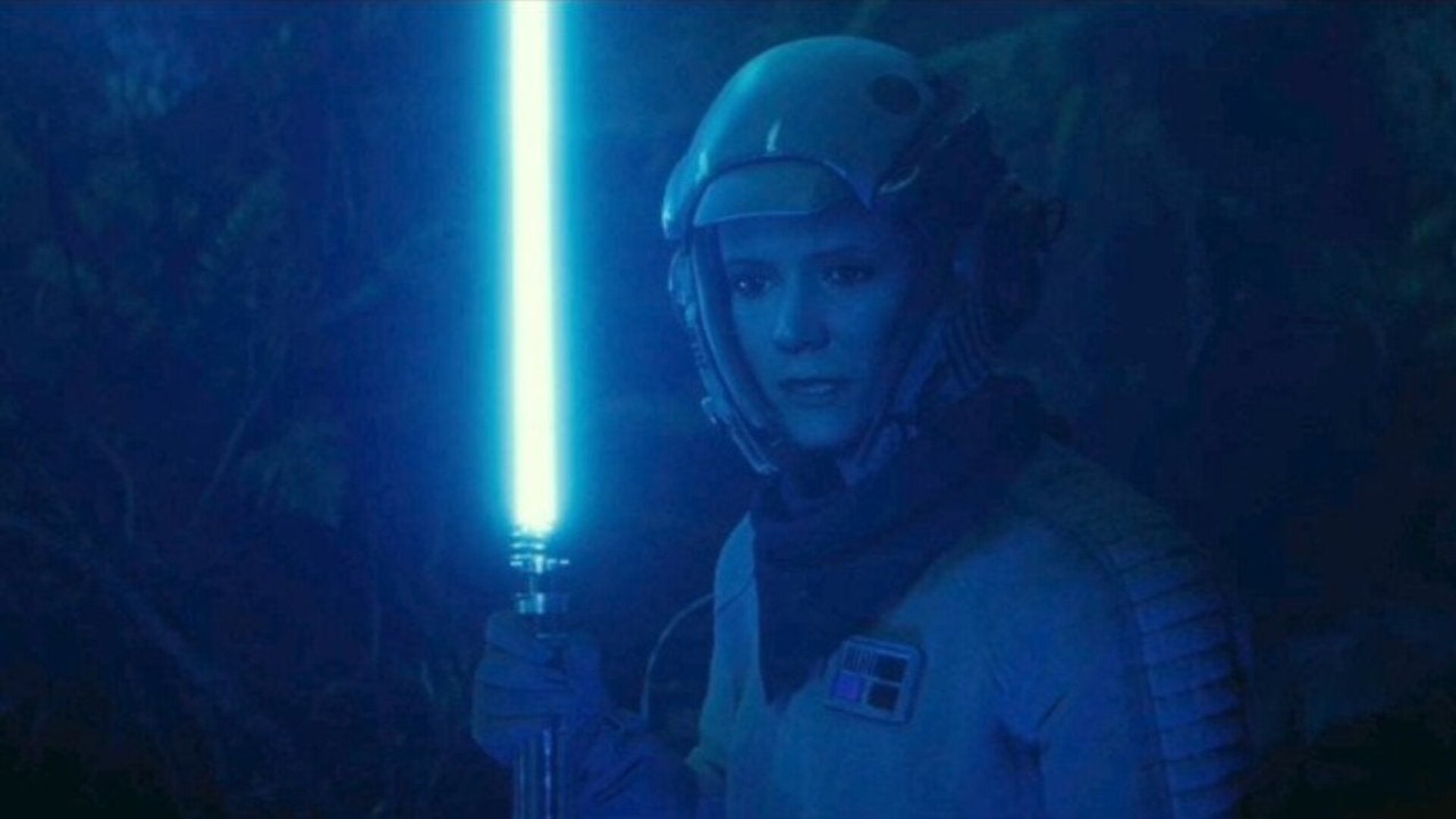 I Think Princess Leia Doesnt Know How To Use The Lightsaber