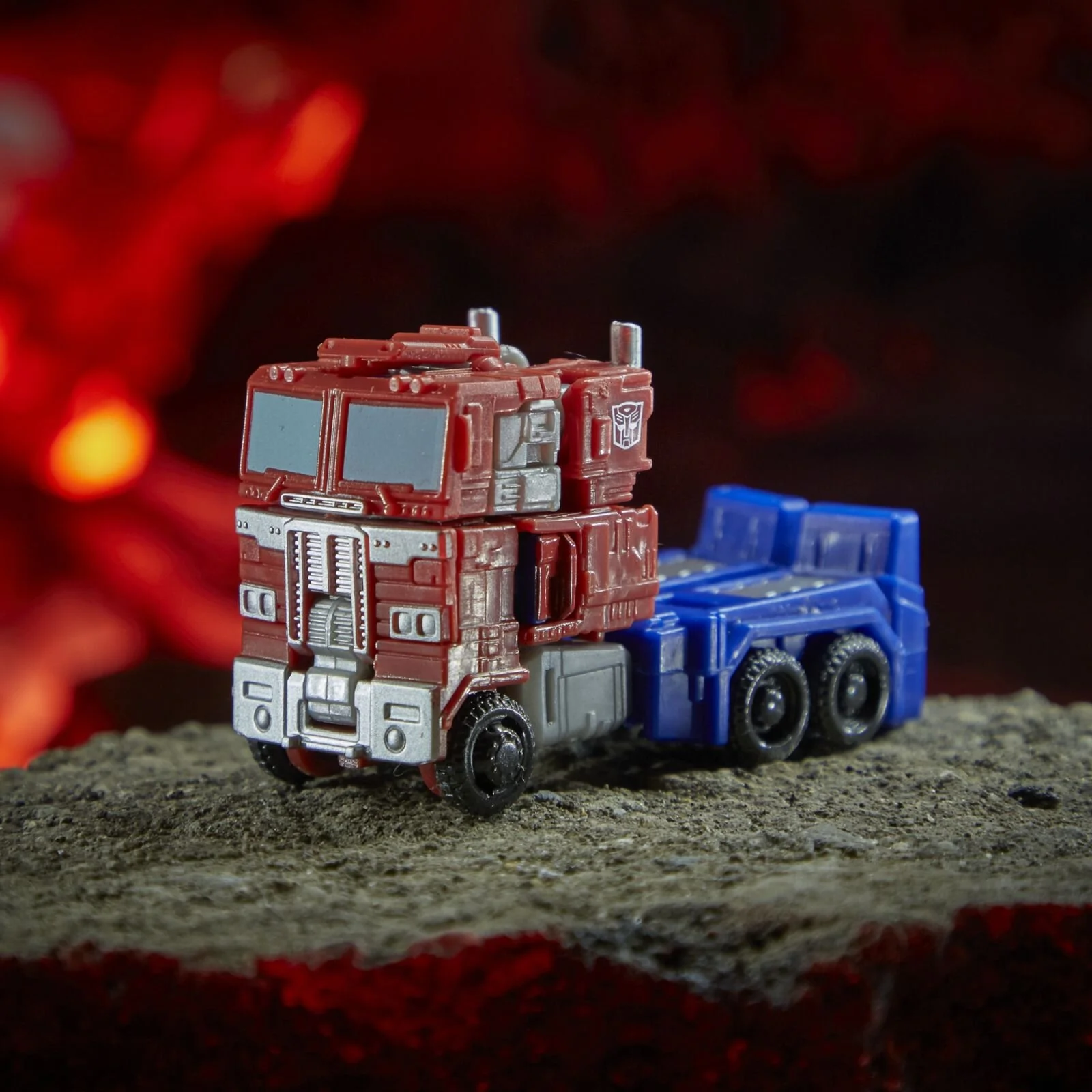 F0662xxxx_DIO_TRA_KINGDOM_OPTIMUS PRIME_1_Online_300DPI.jpg