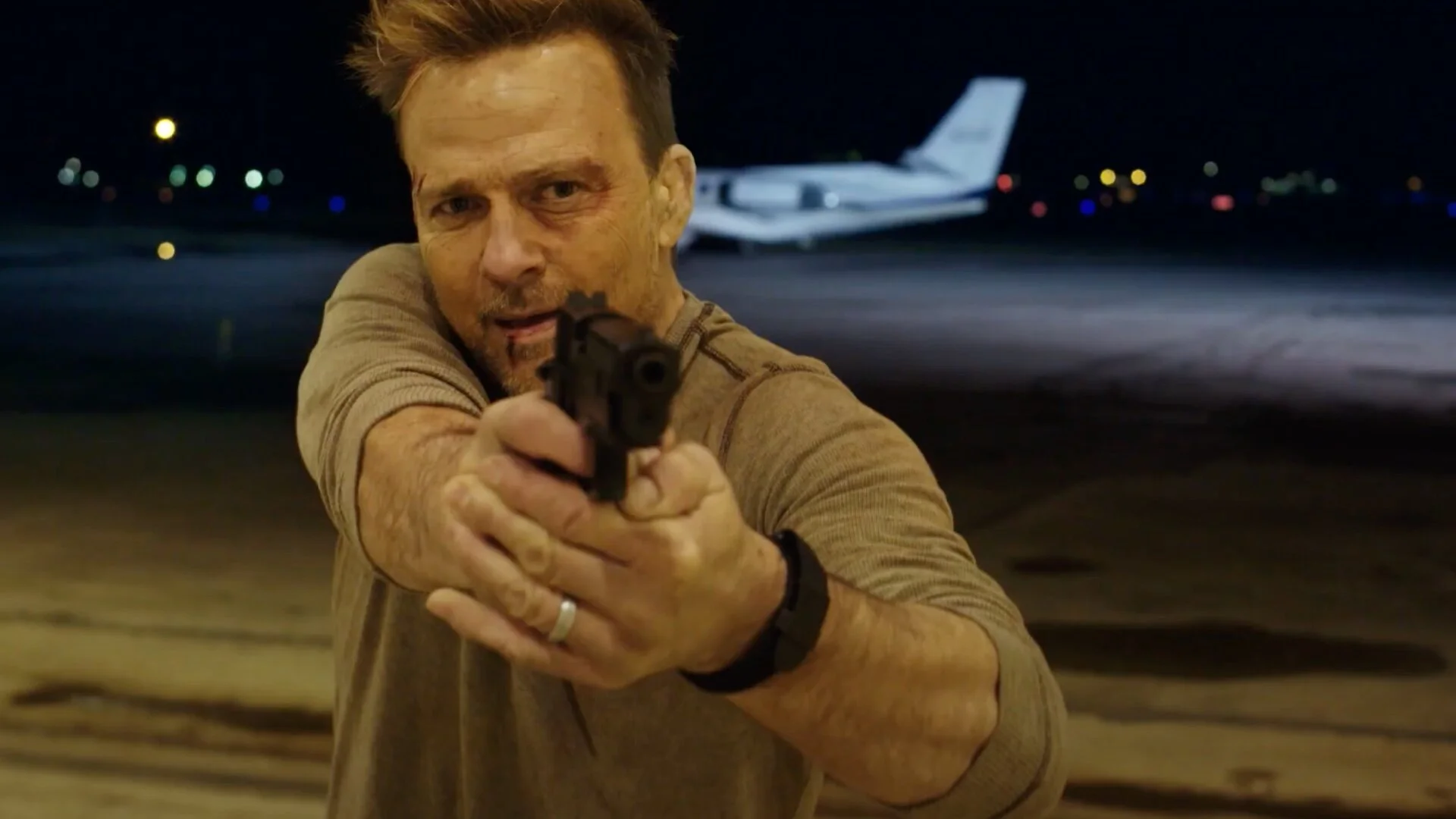 Films Et Séries Tv Avec Sean Patrick Flanery Sean Patrick Flanery Battles Terrorists in Trailer for ASSAULT ON VA-33