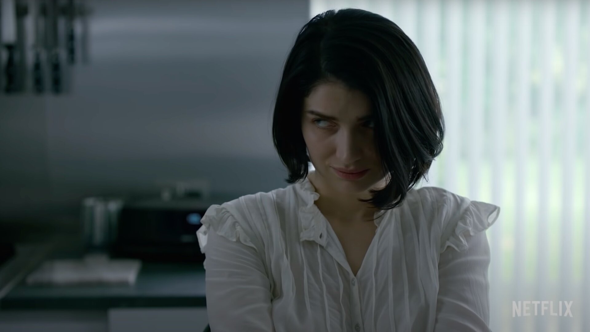 A Love Triangle Spirals Into a Dark and Twisted Story in Trailer For  Netflix's BEHIND HER EYES — GeekTyrant