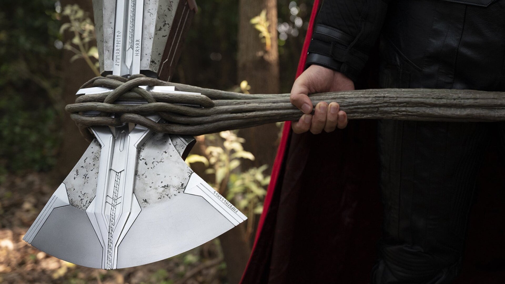 this-custom-made-thor-stormbreaker-axe-is-badass.jpg
