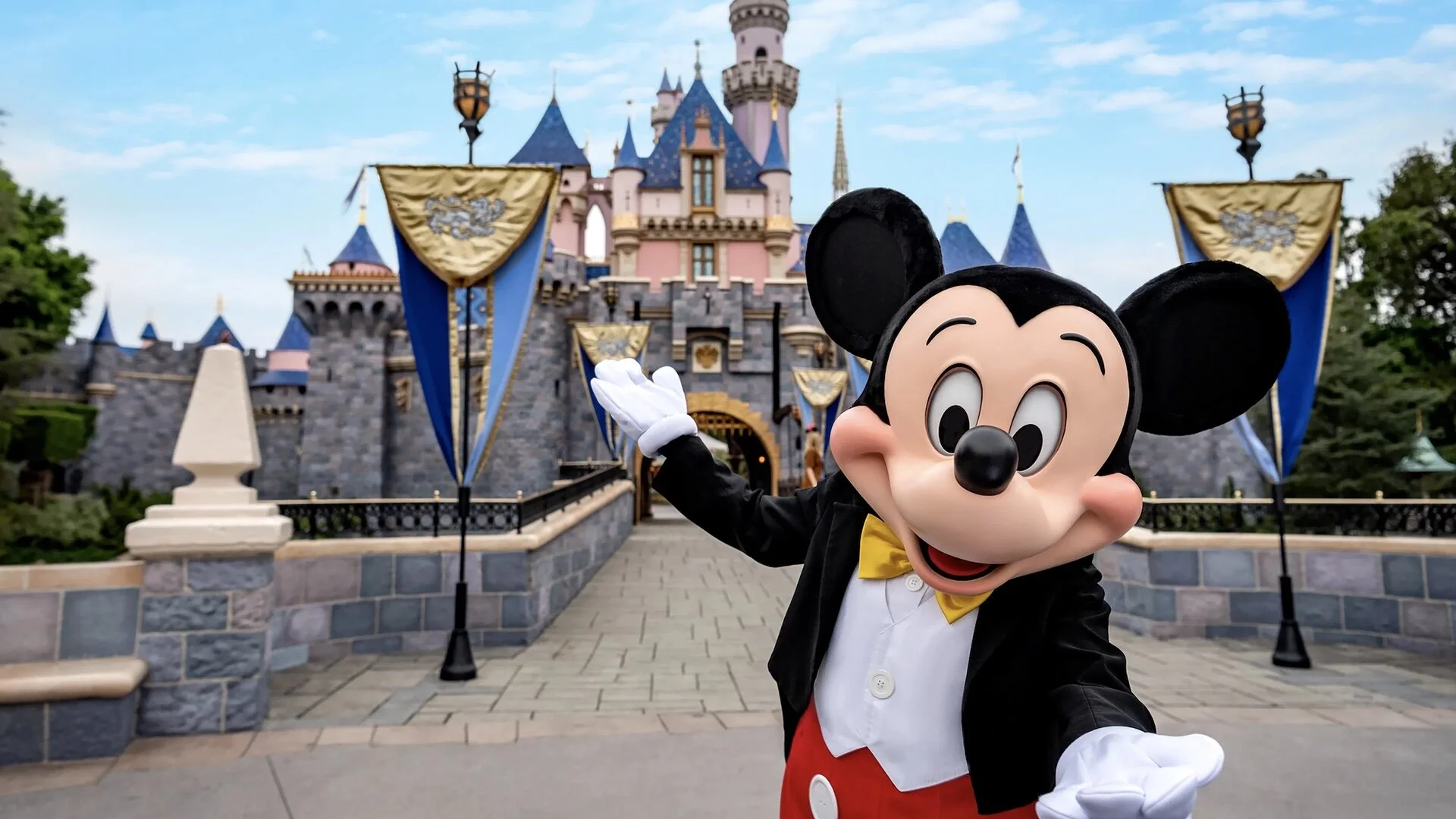 disneyland-officially-announces-reopening-date-set-for-next-month.jpg