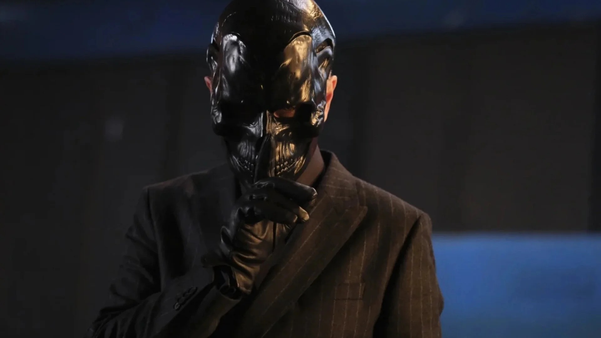 the-cws-batwoman-series-will-introduce-black-mask-who-will-be-played-by-peter-outerbridge.jpg