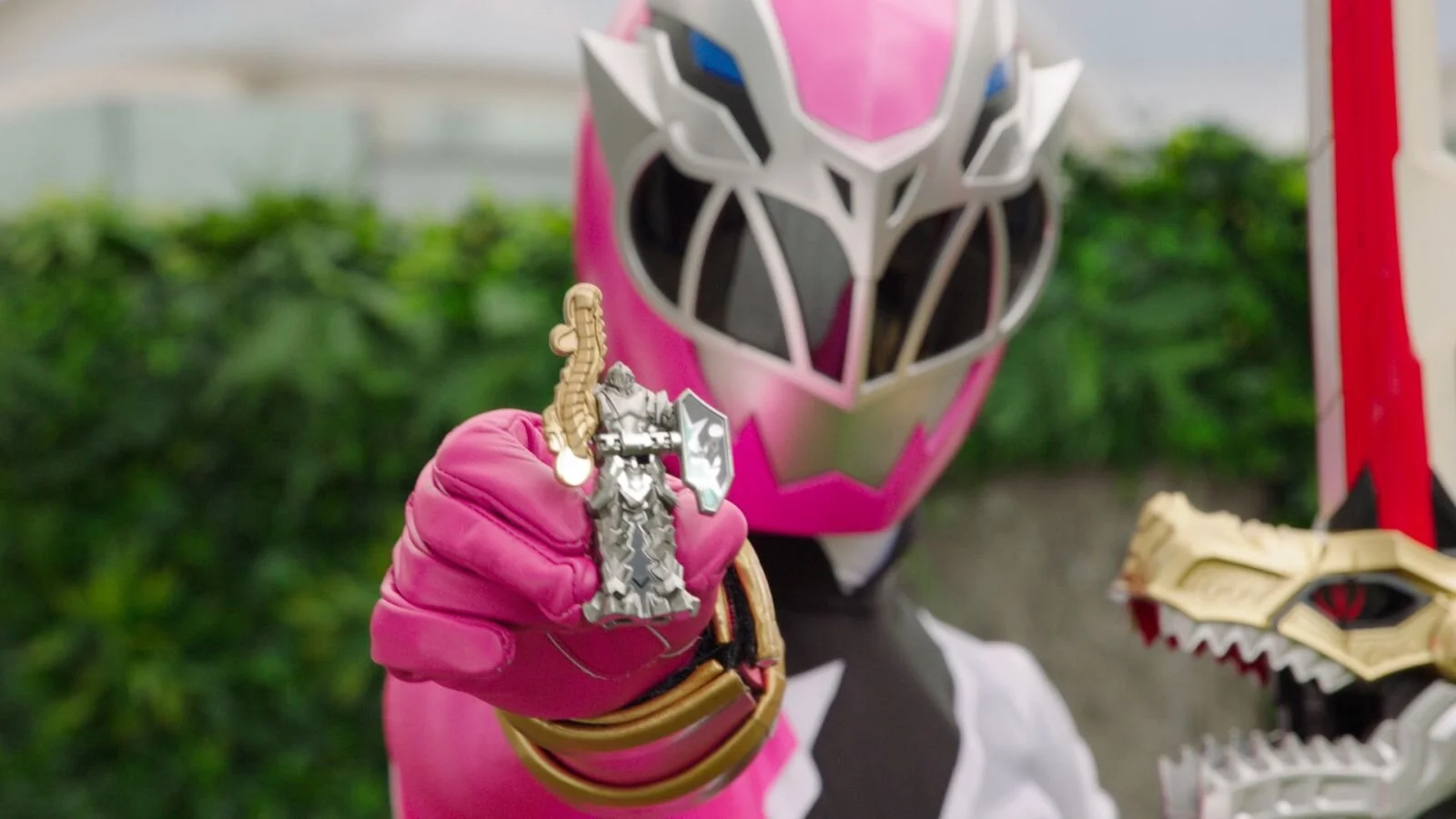 Mick Kanic to the Rescue in New Clip for POWER RANGERS DINO FURY Mid ...
