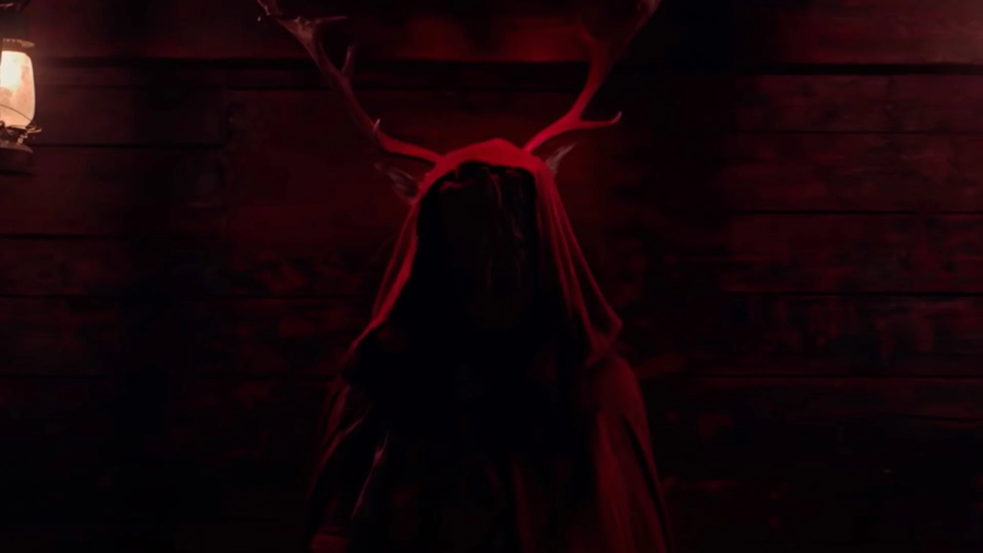 creepy-trailer-for-netflixs-film-a-classic-horror-story-which-pays-tribute-to-italian-horror.jpg