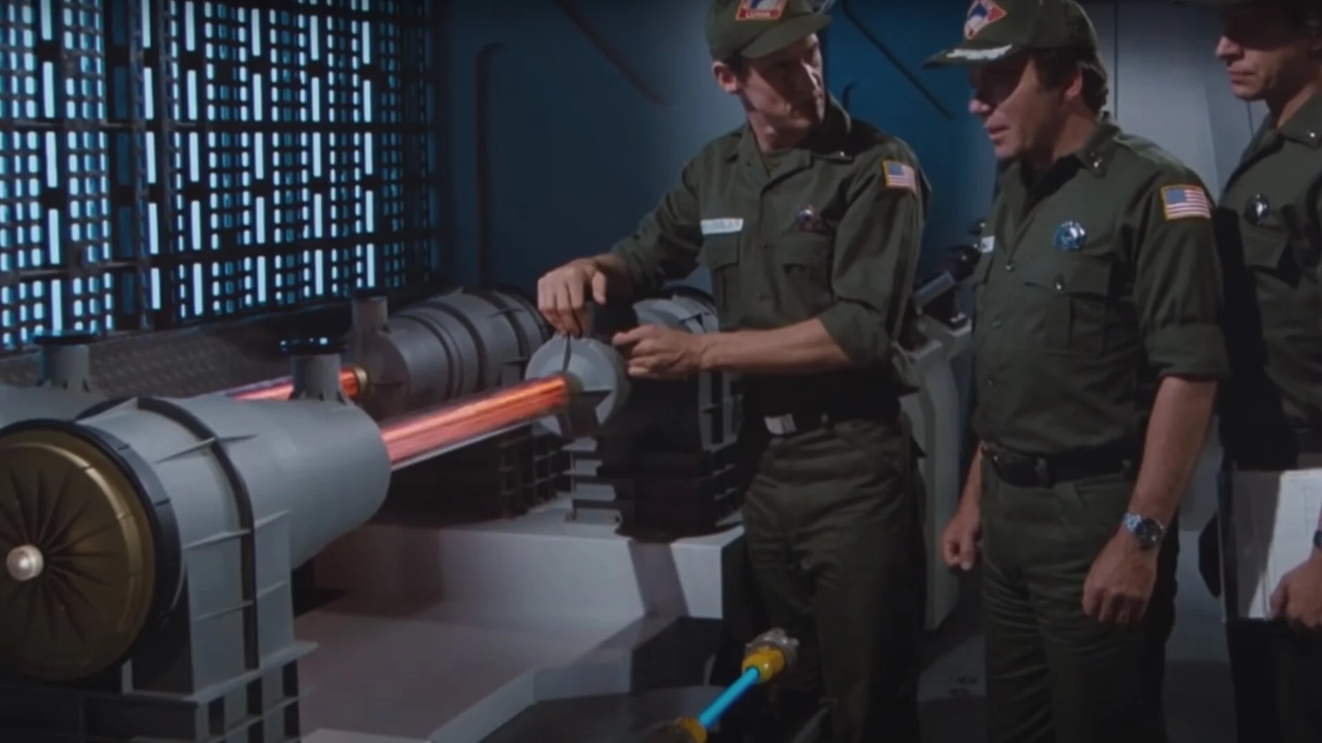 amusing-video-compilation-featuring-the-most-important-device-in-the-universe-blinking-tubes-without-function.jpg