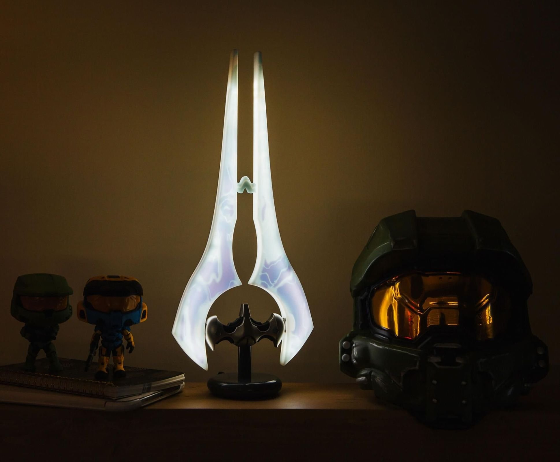 Celebrate HALO INFINITE With These Sick Looking Energy Sword Lamps ...