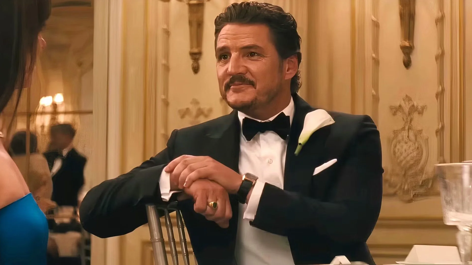 Pedro Pascal in sizes for Leda in gay romance de noche