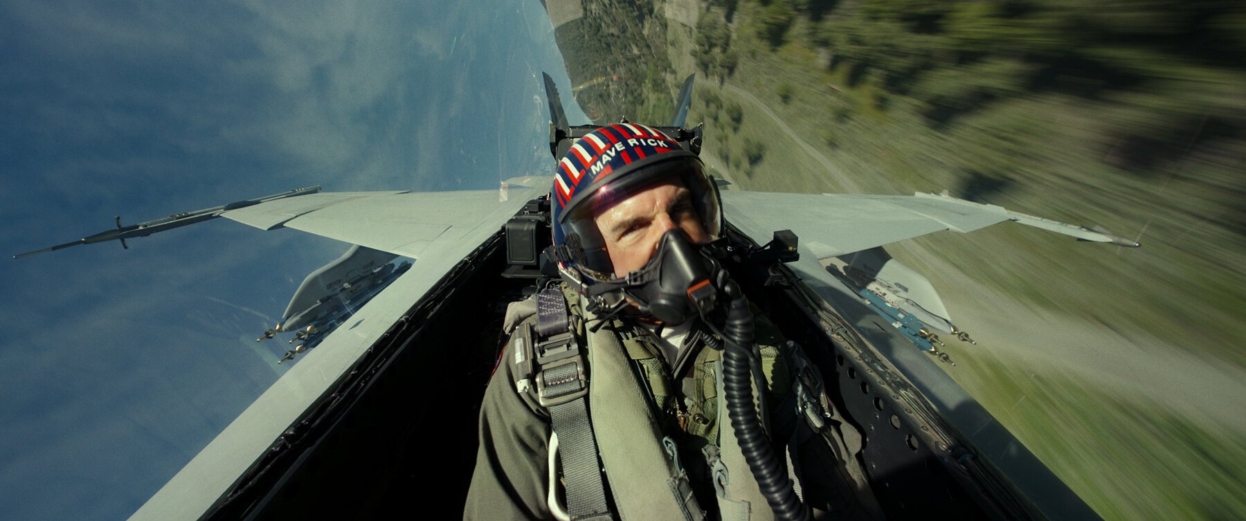 TOP GUN: MAVERICK surpasses $ 1 billion making it the highest grossing film of the year globally TOP GUN: MAVERICK surpasses $ 1 billion making it the highest grossing film of the year globally