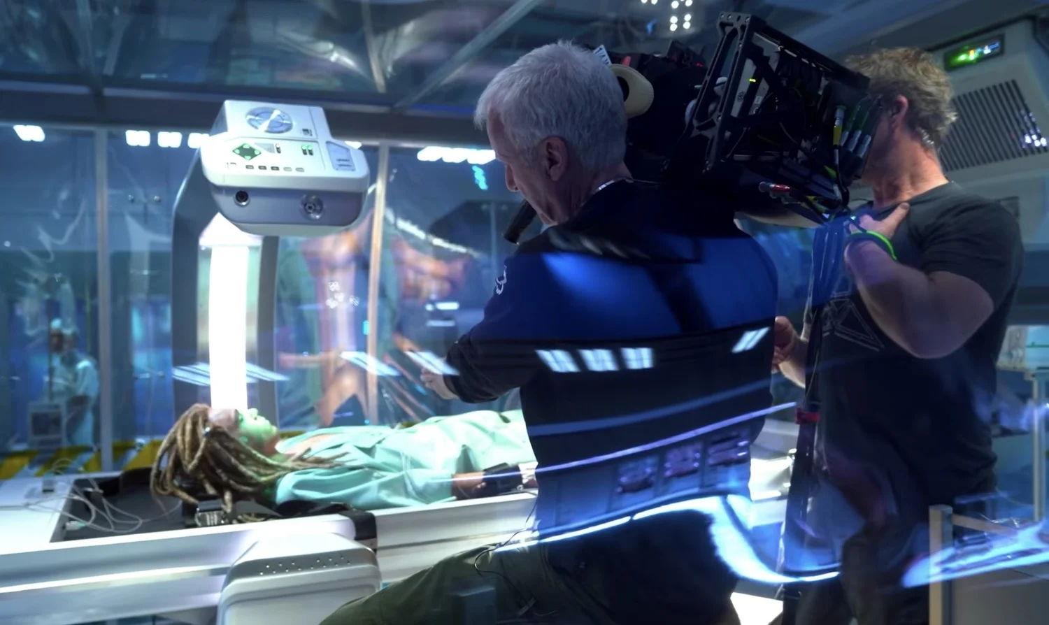 AVATAR: FIRE AND ASH Behind-The-Scene Clip Shows James Cameron Shooting the Film Himself