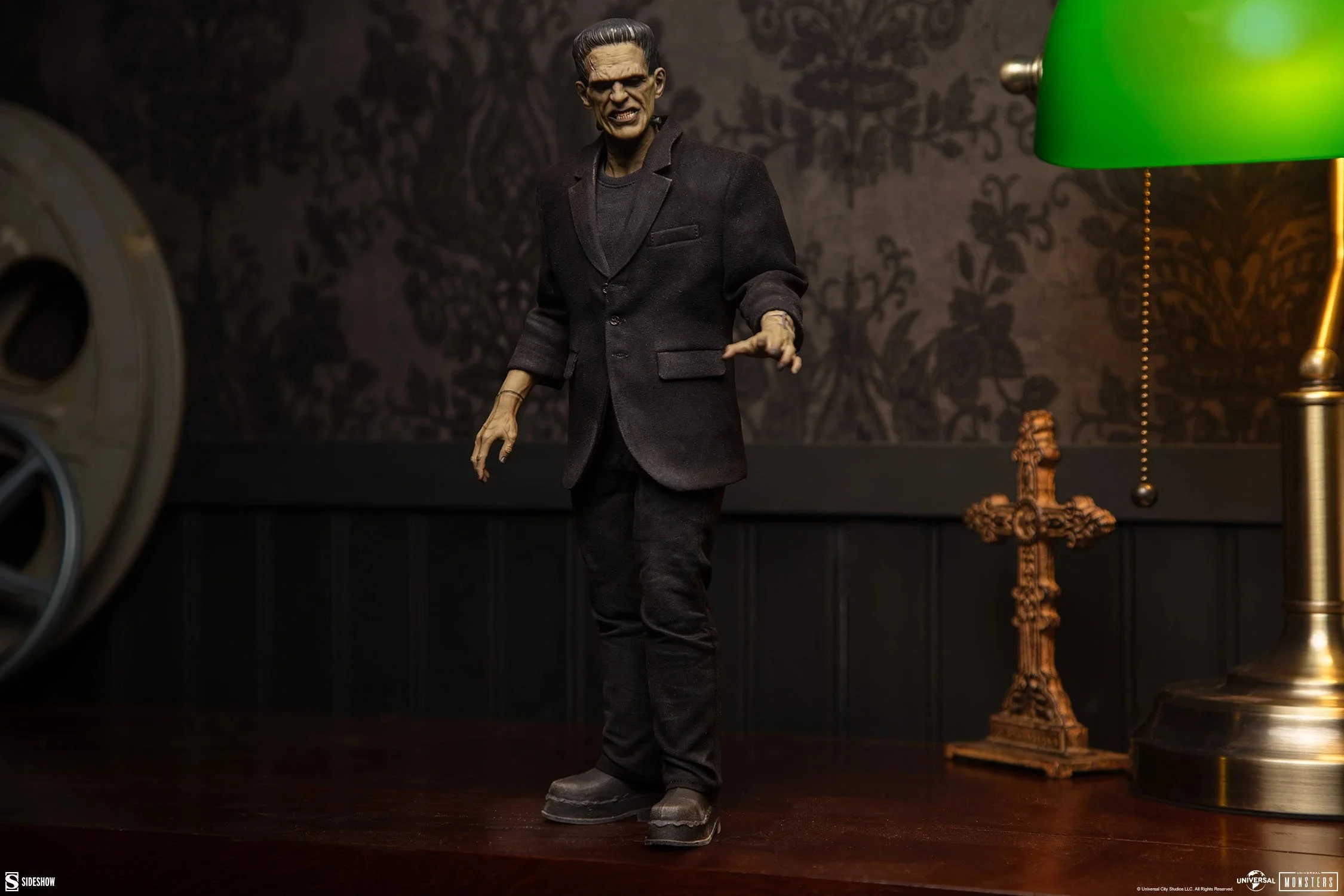 Sideshow-Frankenstein-Sixth-Scale-DX-Plus-001.jpg