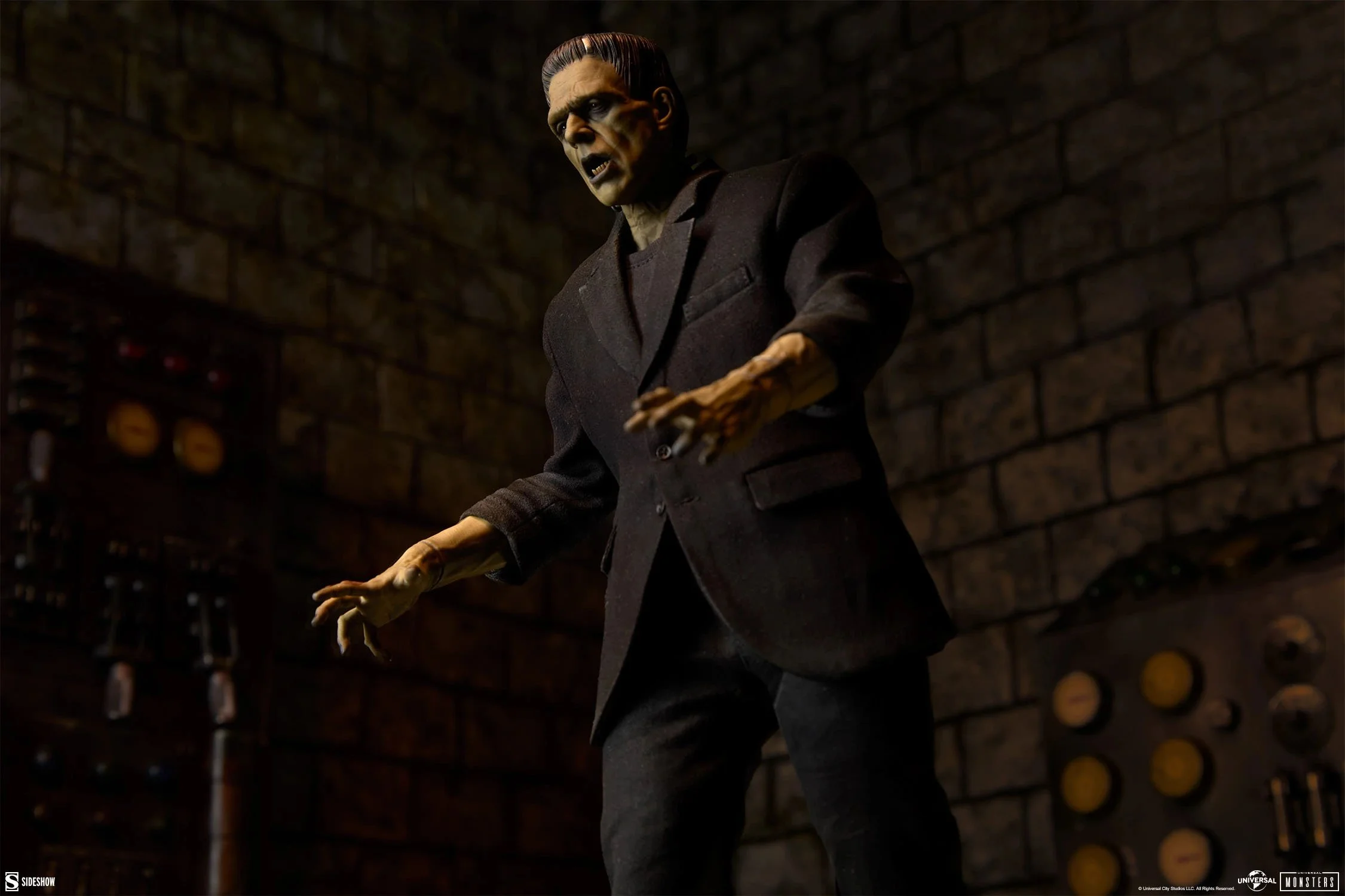 Sideshow-Frankenstein-Sixth-Scale-DX-Plus-002.jpg