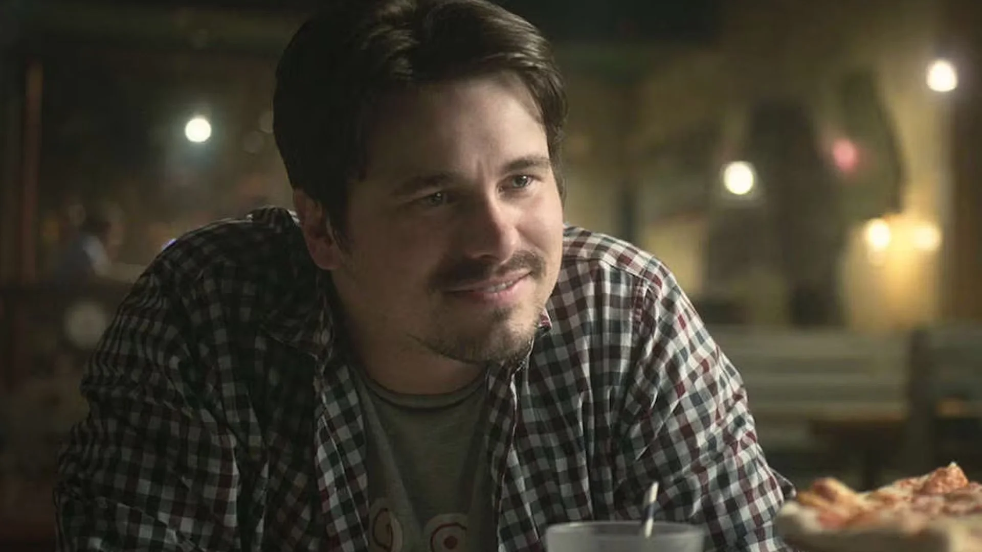 Jason Ritter offers the update of the lanterns and makes fun of the comic role in the DCU series