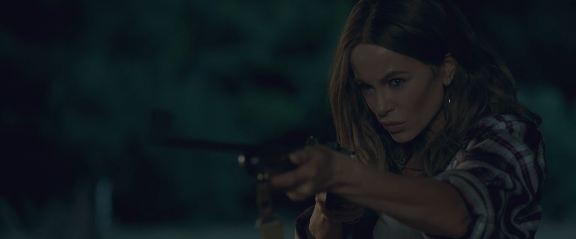 Kate Beckinsale and Scott Eastwood Star in trailer for the stolen kidnapping thriller
