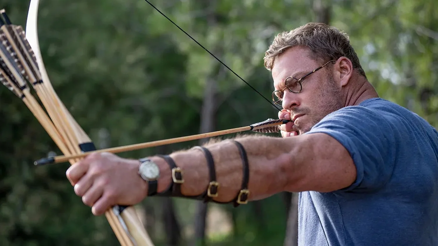 Alan Ritchson Sold Guy Ritchie on Making His WWII Action Thriller More ...