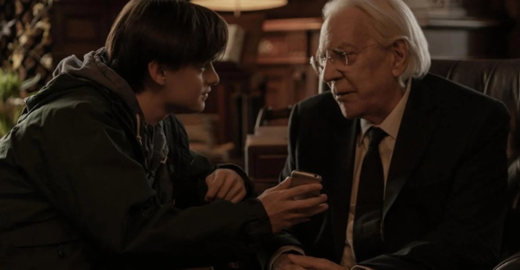 First photos from the Netflix adaptation of MR. HARRIGAN’S PHONE First photos from the Netflix adaptation of MR. HARRIGAN’S PHONE