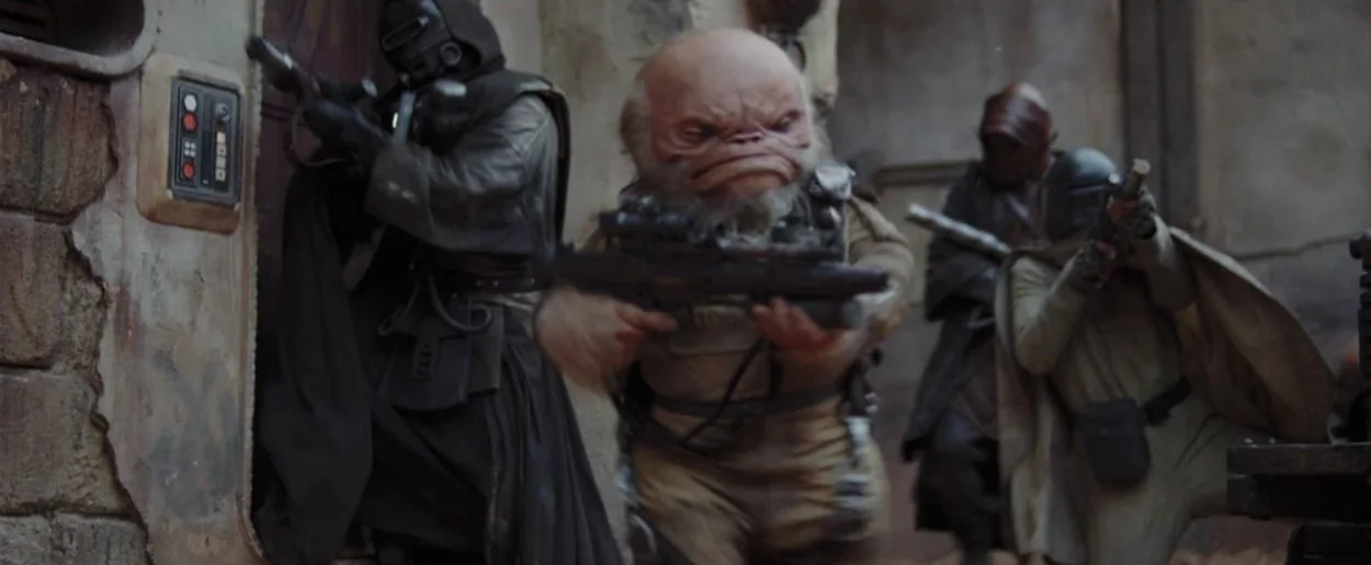 Warwick Davis Would Love to Return to the STAR WARS Universe and Shares