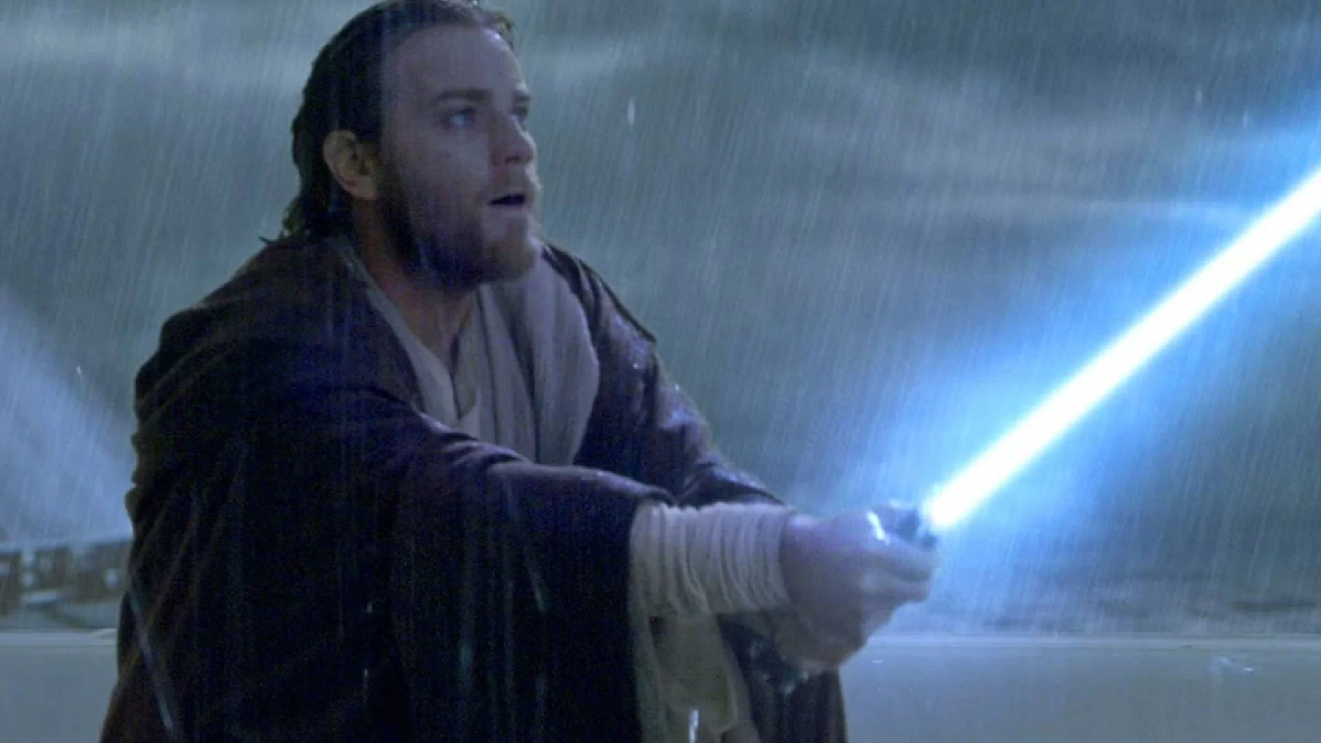 Ewan McGregor recalls how his acrobatics Obi-Wan Kenobi Double “broke his teeth”.