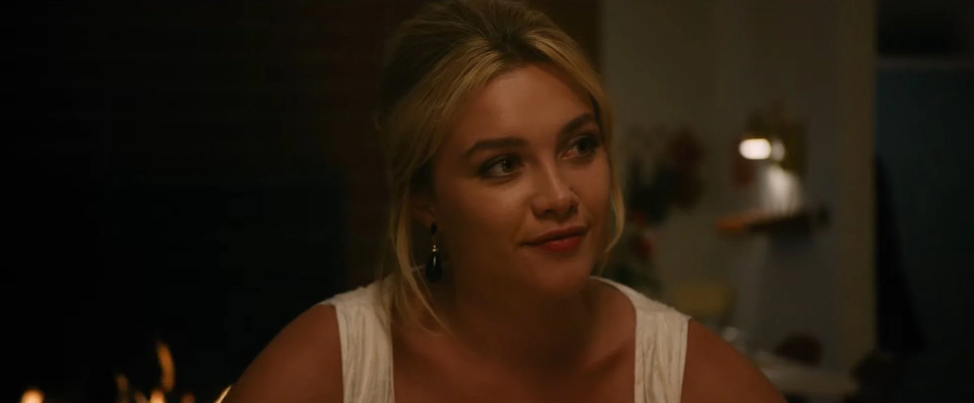 Watch a new intense DON’T WORRY DARLING dinner scene and check out a new poster for the movie Watch a new intense DON’T WORRY DARLING dinner scene and check out a new poster for the movie