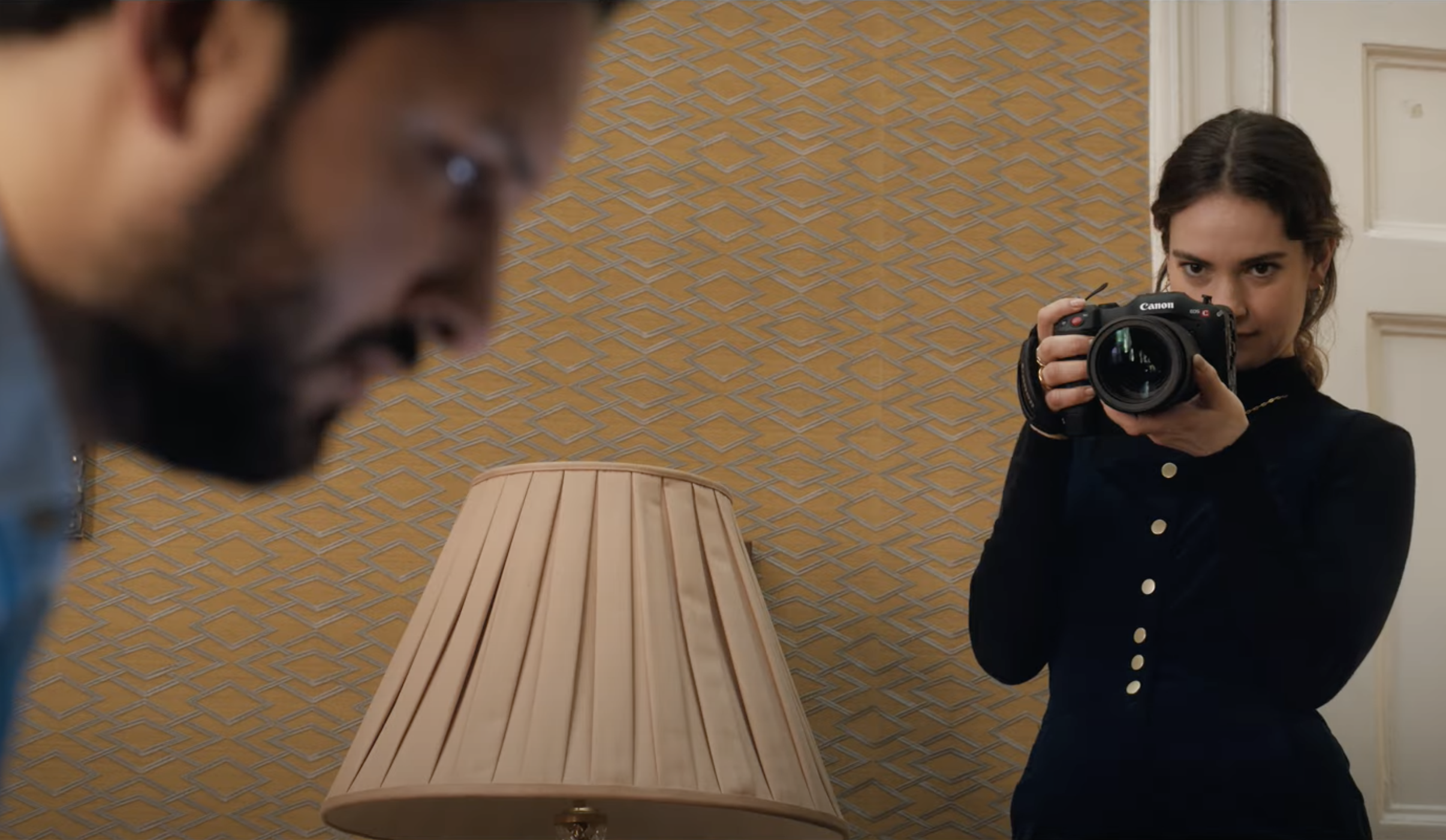 Fascinating trailer for the romantic comedy WHAT’S LOVE? With Lily James and Emma Thompson Fascinating trailer for the romantic comedy WHAT’S LOVE? With Lily James and Emma Thompson