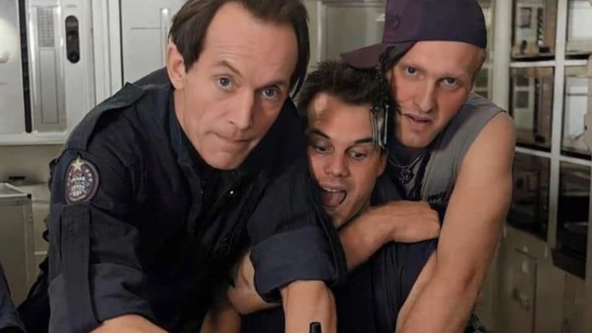 The story behind the “knife trick” with Bill Paxton and Lance Henriksen in ALIENS