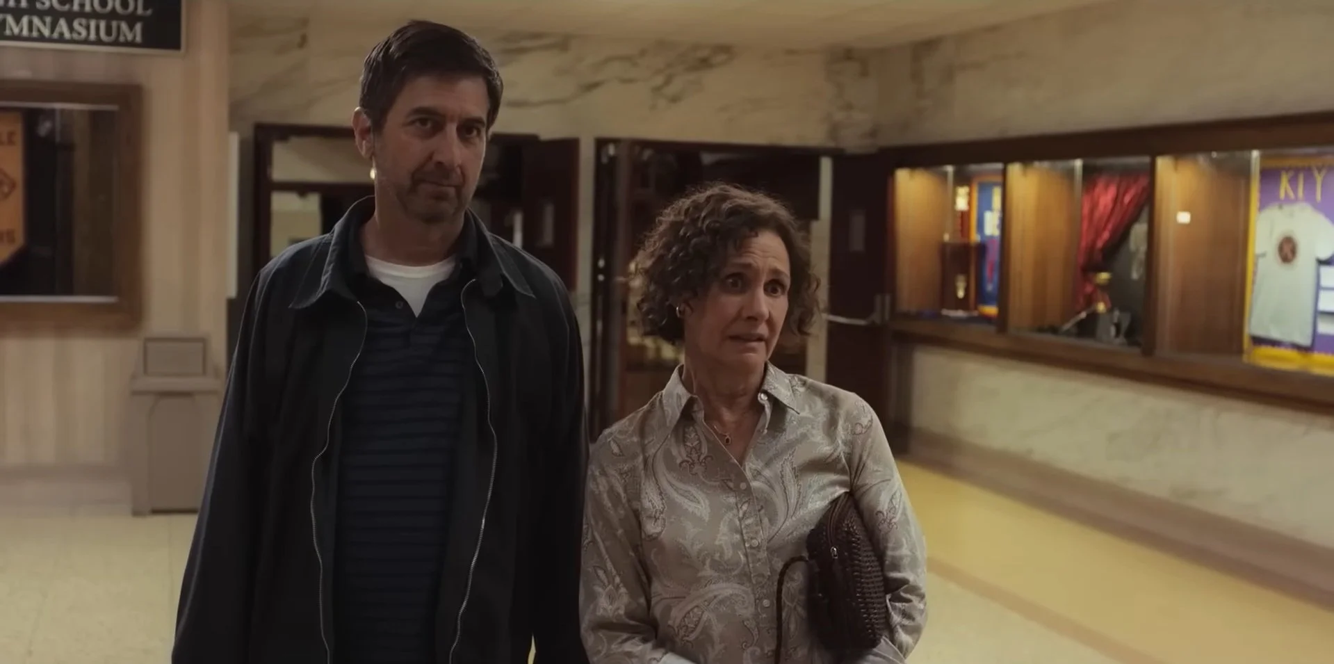 Trailer for Dramedy SOMEWHERE IN QUEENS Featuring Ray Romano and Laurie(00)