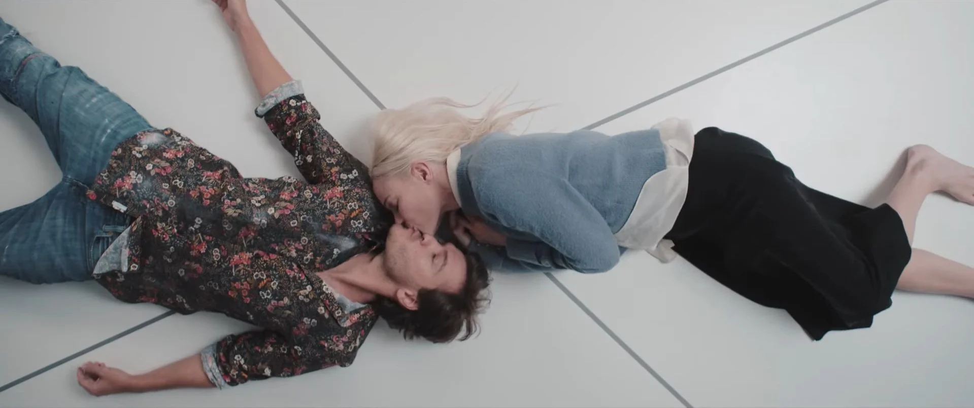 Trippy trailer for the psychological thriller THE IMMACULATE ROOM starring Emile Hirsch and Kate Bosworth Trippy trailer for the psychological thriller THE IMMACULATE ROOM starring Emile Hirsch and Kate Bosworth