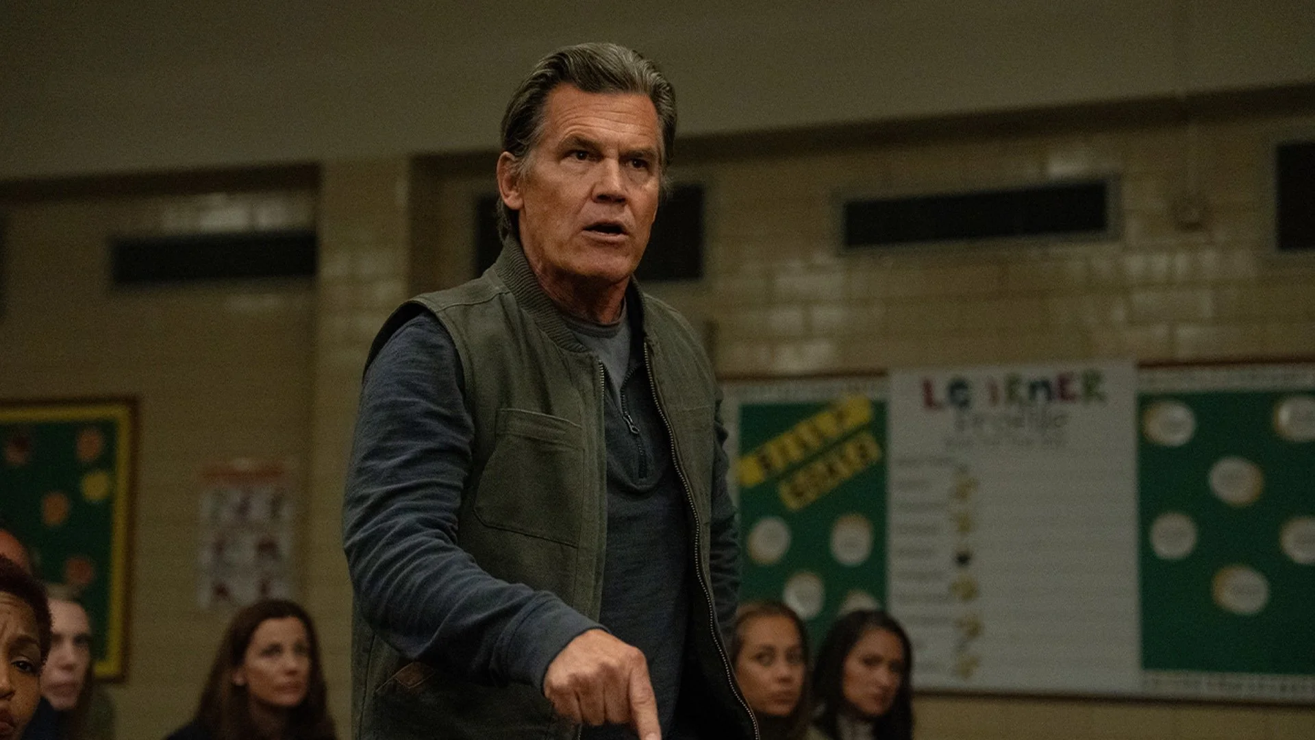 Josh Brolin shares his experience by shooting his “WTF?” Moment in arms